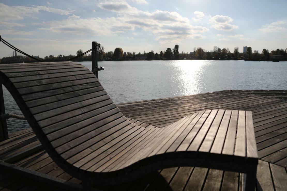 Bungalow At Lake Alte Donau ウィーン エクステリア 写真